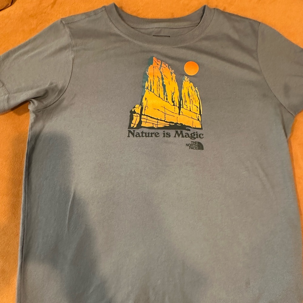 The North Face NWOT Boys XL T-Shirt👌